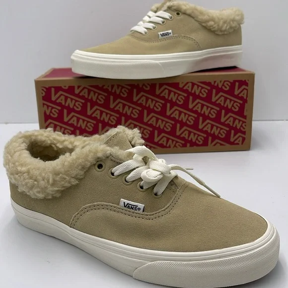 Vans WMNS Tan Fleece-Lined Sneakers Authentic Sherpa
Cozy Hug Mojave Desert - Picture 14 of 16